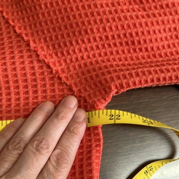 Ladies Long Sleeve V Neck Waffle Knit Top - Picture 9 of 13